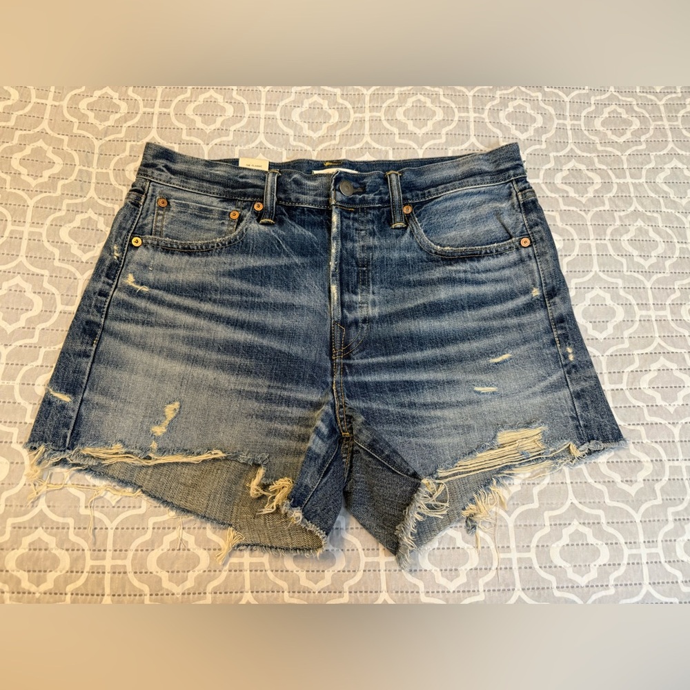 AE77 The Classic Cut Off Denim Shorts Distressed Medium Wash NWT